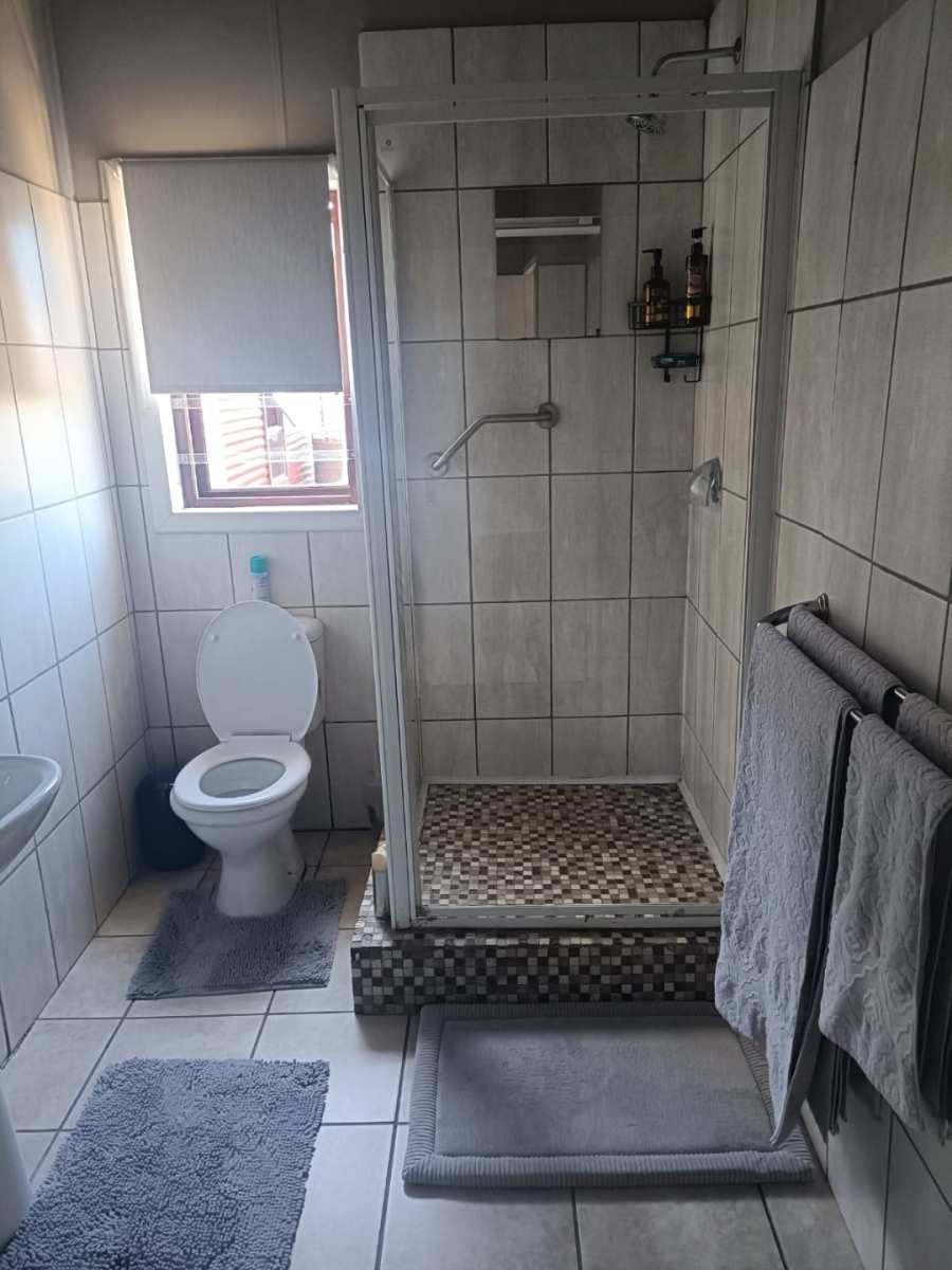 5 Bedroom Property for Sale in De Bakke Western Cape